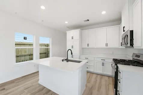 530 N 4th Street La Porte TX 77571