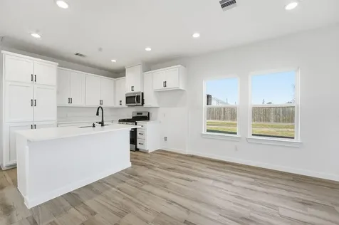 530 N 4th Street La Porte TX 77571
