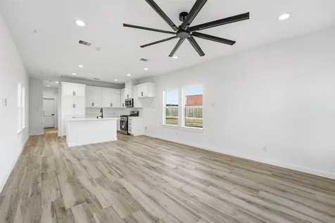 530 N 4th Street La Porte TX 77571
