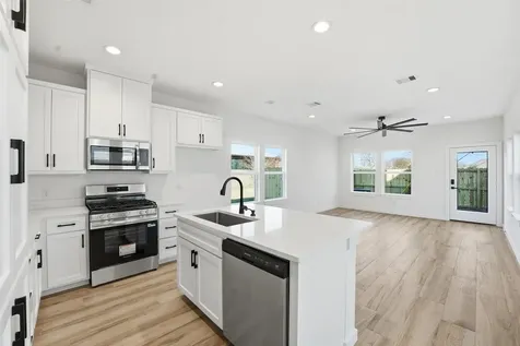 530 N 4th Street La Porte TX 77571