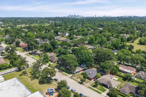 4717 Chrystell Lane Houston TX 77092