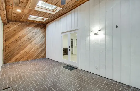 1888 Saxony Lane Houston TX 77058