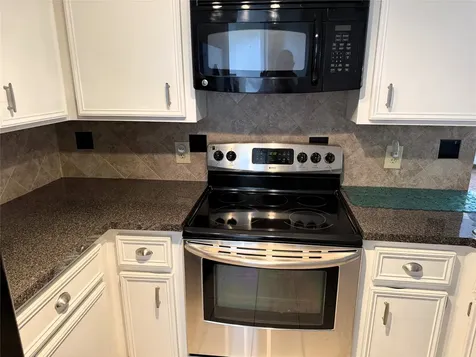 62 Evanston Street 2/5 Houston TX 77015