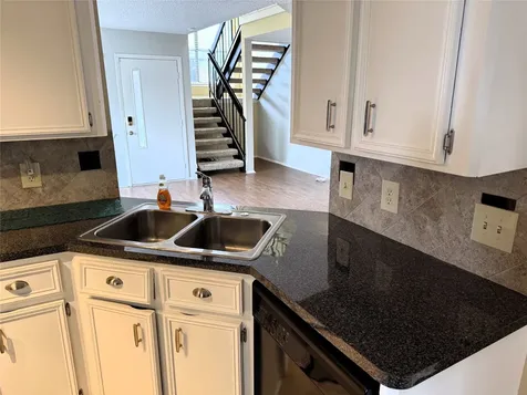 62 Evanston Street 2/5 Houston TX 77015
