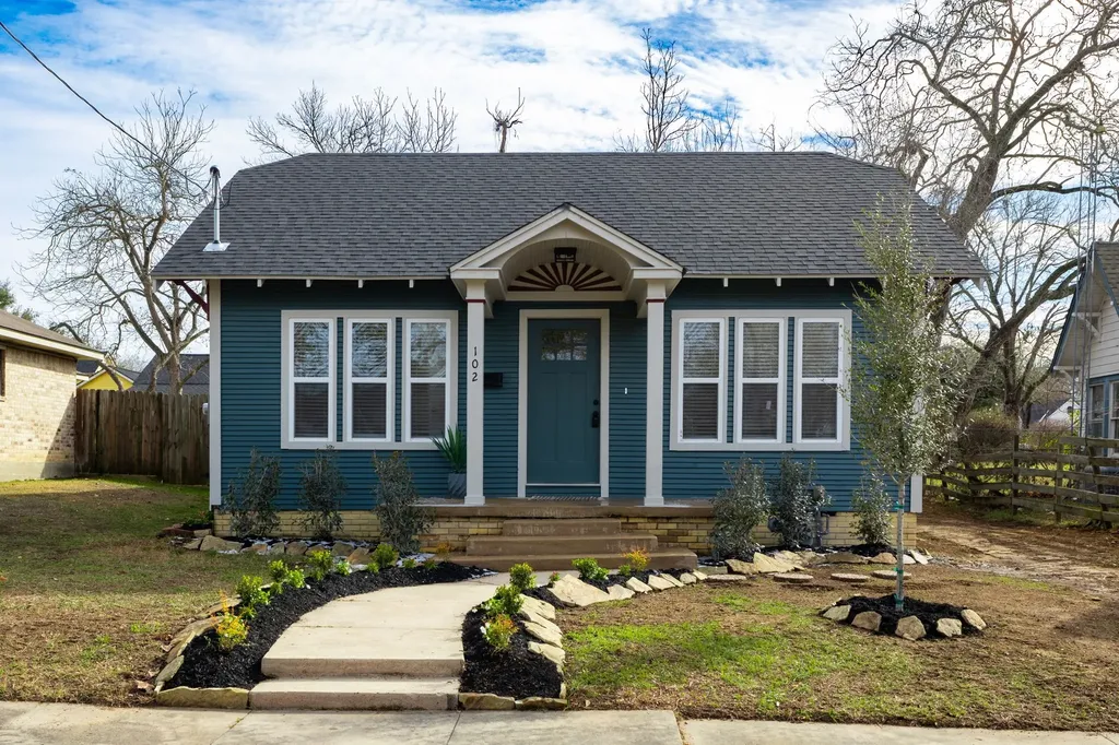 102 E Valverde Street Brenham TX 77833