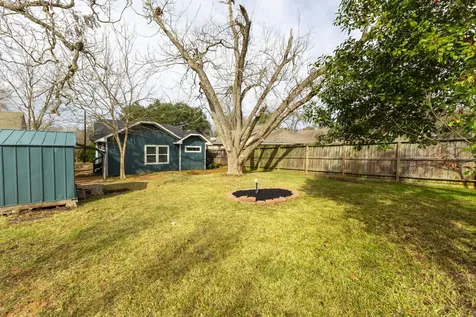 102 E Valverde Street Brenham TX 77833