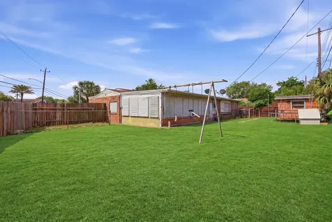 106 Barracuda Avenue Galveston TX 77550