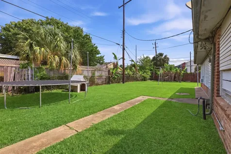 106 Barracuda Avenue Galveston TX 77550