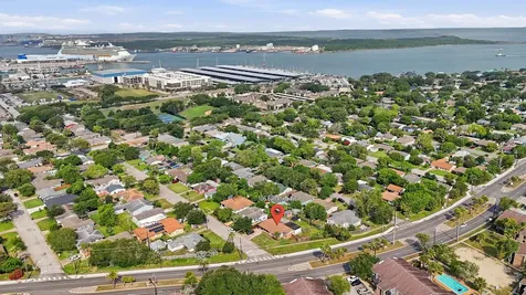 106 Barracuda Avenue Galveston TX 77550