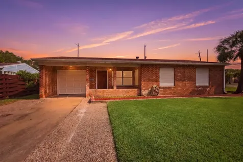 106 Barracuda Avenue Galveston TX 77550