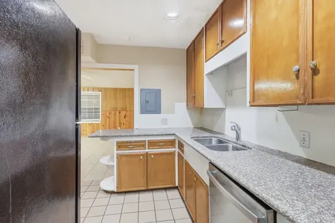 106 Barracuda Avenue Galveston TX 77550