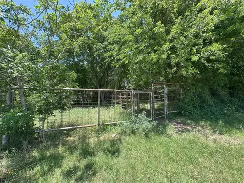 8110 N Highway 77 Lexington TX 78947