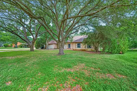 1 Shantilly Lane Bay City TX 77414