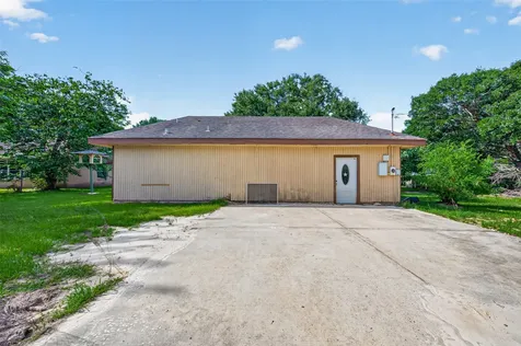1 Shantilly Lane Bay City TX 77414