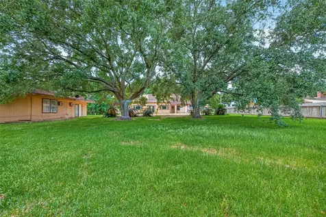 1 Shantilly Lane Bay City TX 77414
