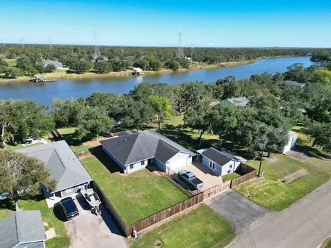 6418 County Road 659 Brazoria TX 77422
