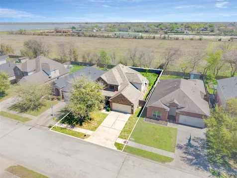 8530 E Highlands Crossing Highlands TX 77562