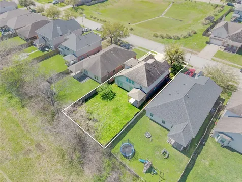 8530 E Highlands Crossing Highlands TX 77562