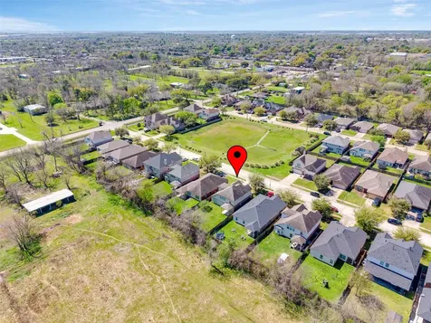 8530 E Highlands Crossing Highlands TX 77562