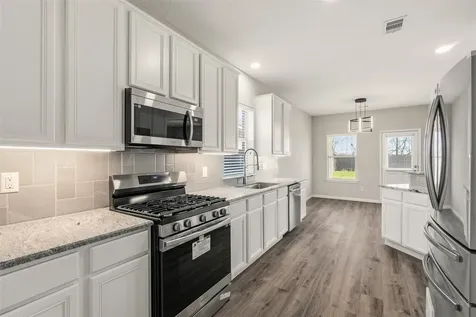 8530 E Highlands Crossing Highlands TX 77562