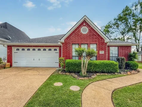 152 Waters Edge At 18th Huntsville TX 77340