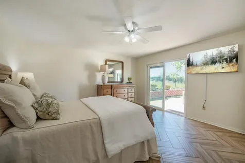 152 Waters Edge At 18th Huntsville TX 77340