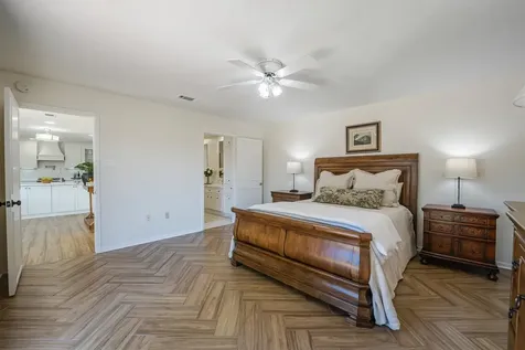 152 Waters Edge At 18th Huntsville TX 77340