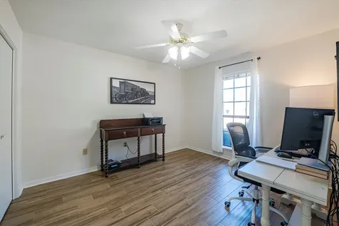 152 Waters Edge At 18th Huntsville TX 77340