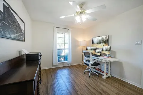 152 Waters Edge At 18th Huntsville TX 77340