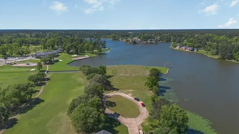 152 Waters Edge At 18th Huntsville TX 77340