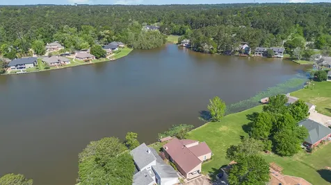 152 Waters Edge At 18th Huntsville TX 77340
