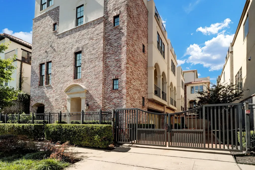 4838 Austin Street Houston TX 77004