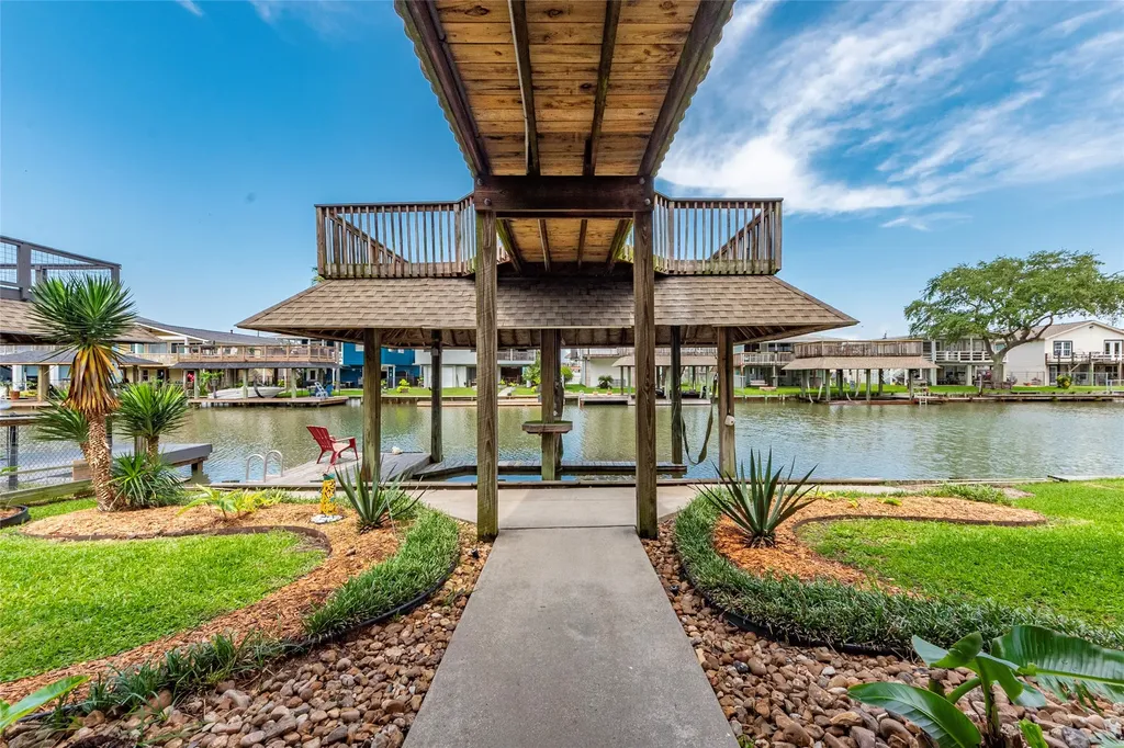 70 Tarpon Street Bayou Vista TX 77563