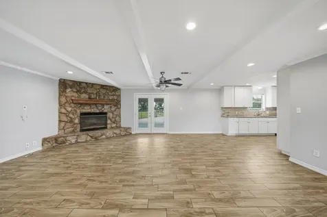 302 Country Road 893 Angleton TX 77515