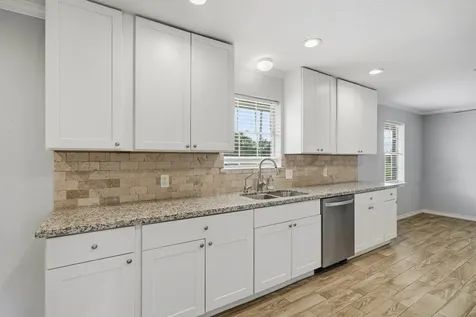 302 Country Road 893 Angleton TX 77515