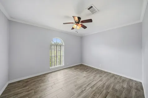 302 Country Road 893 Angleton TX 77515