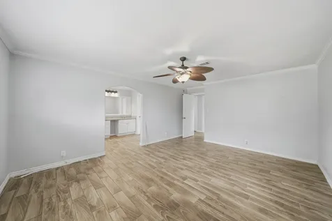 302 Country Road 893 Angleton TX 77515