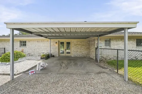 302 Country Road 893 Angleton TX 77515