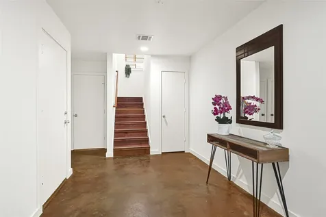 939 Colorado Street 8 Houston TX 77007