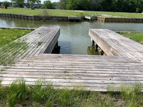 160 Wildwood Lake Drive N Huntsville TX 77340