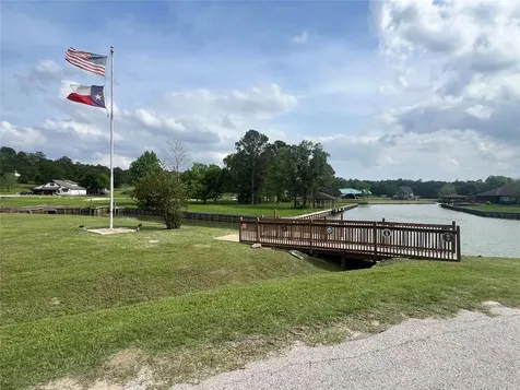 160 Wildwood Lake Drive N Huntsville TX 77340