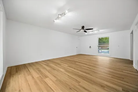 7102 Walkway Street Houston TX 77036