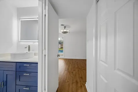 7102 Walkway Street Houston TX 77036