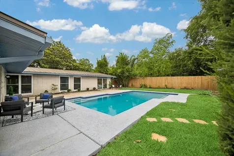 7102 Walkway Street Houston TX 77036