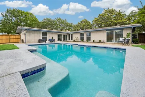 7102 Walkway Street Houston TX 77036