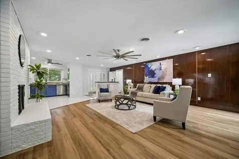 7102 Walkway Street Houston TX 77036