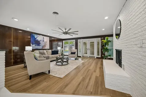 7102 Walkway Street Houston TX 77036