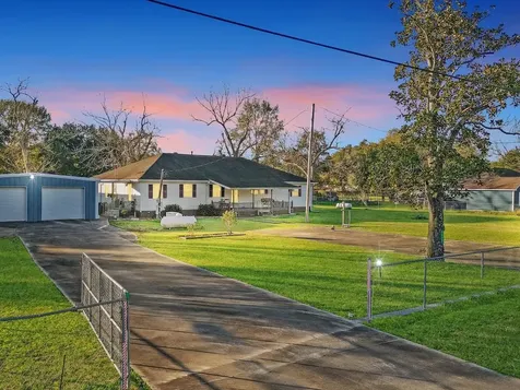 9313 State Highway 61 Hankamer TX 77560