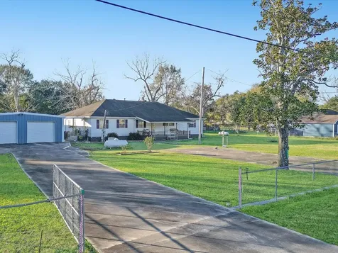 9313 State Highway 61 Hankamer TX 77560
