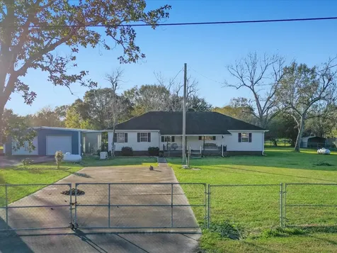 9313 State Highway 61 Hankamer TX 77560